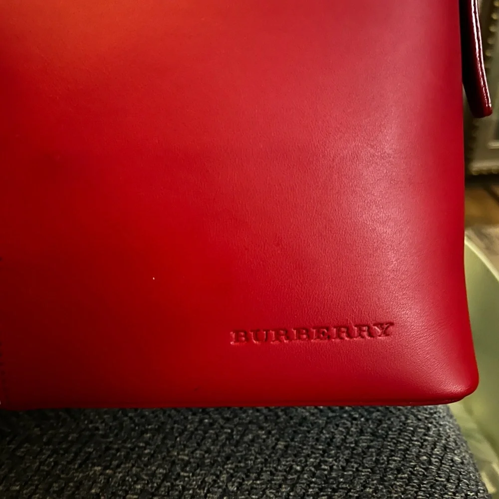 SOLD Authentic Burberry handbag in beautiful condition. - Picture 5 of 12
